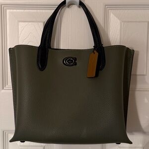 Coach Willow 24 Like New